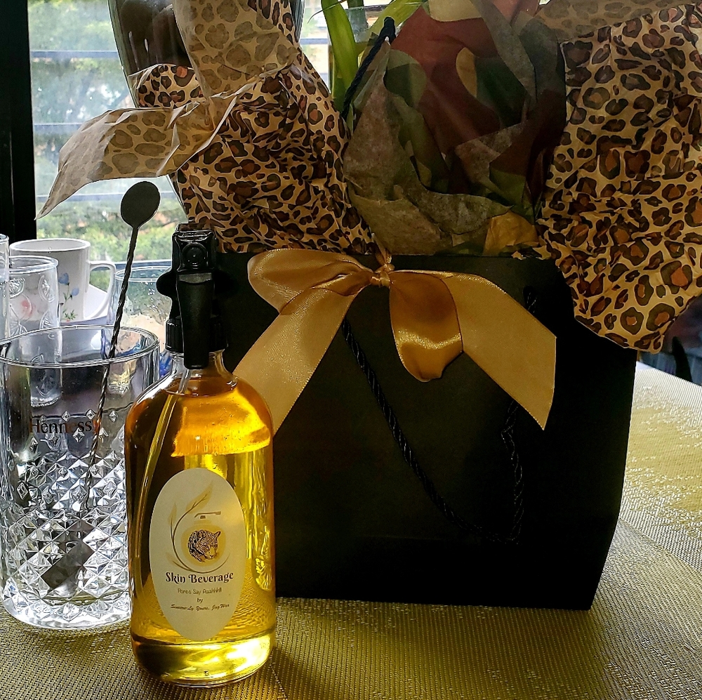 Skin Beverage made of 9 beneficial oil's 100% coldpressed in 1 bottle.